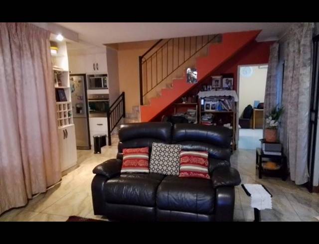 3 BEDROOM APARTMENT FOR SALE IN THERESAPARK